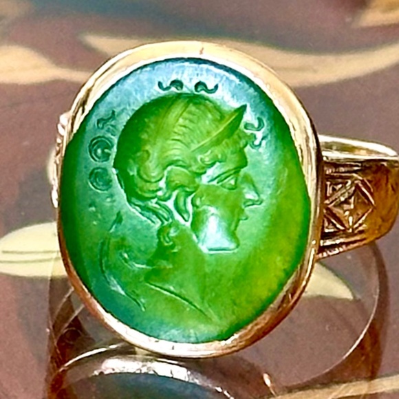 10K Hera The Queen of The Gods Chrysoprase Intaglio Ring